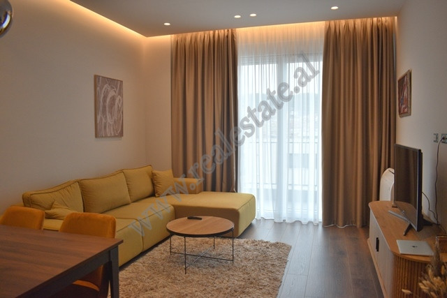 Apartament 2+1 me qira ne rrugen Anton Lufi ne zonen e Komunes se Parisit ne Tirane.
Pozicionohet n